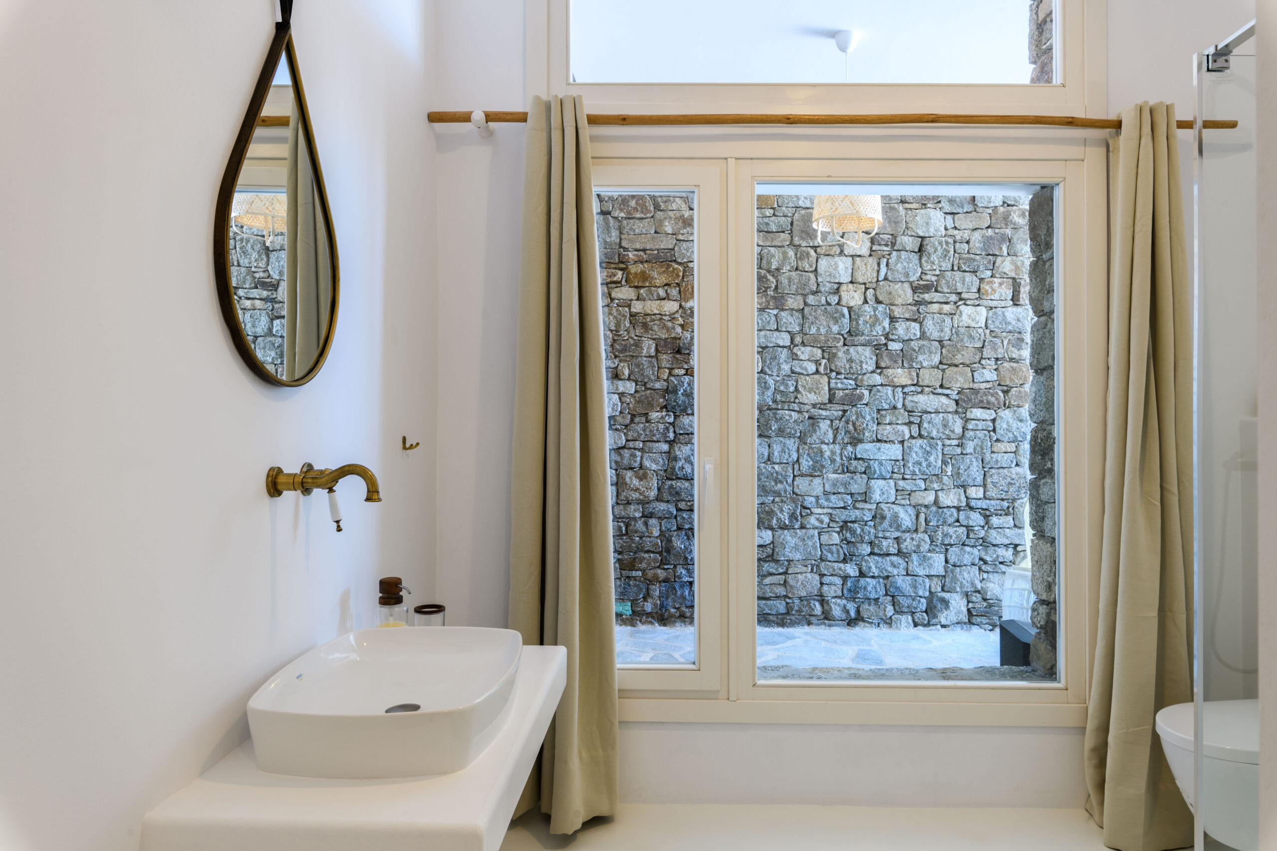 Διαχειριση κρατησεων Airbnb Booking.com